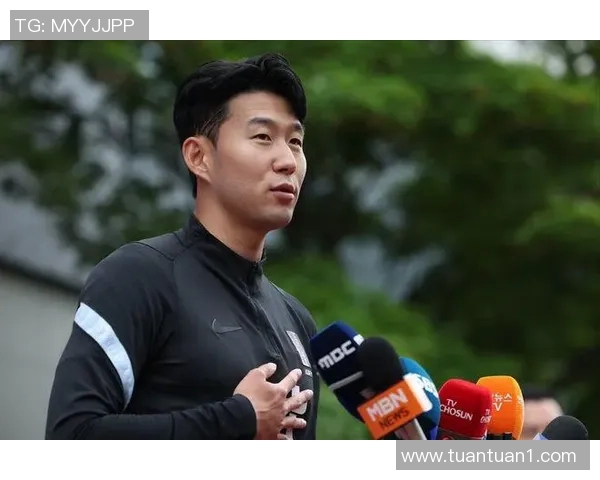 中韩大战现场发韩国篮协100周年纪念品 媒体人：前史真有100年？